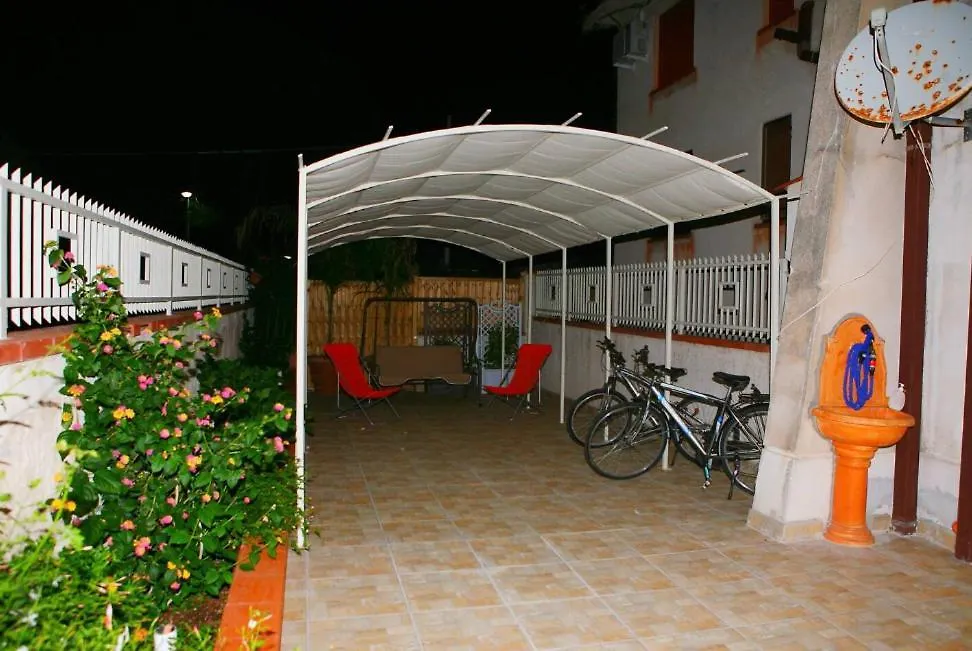 Casa Cavora - Villa Petunie Carini 0*,